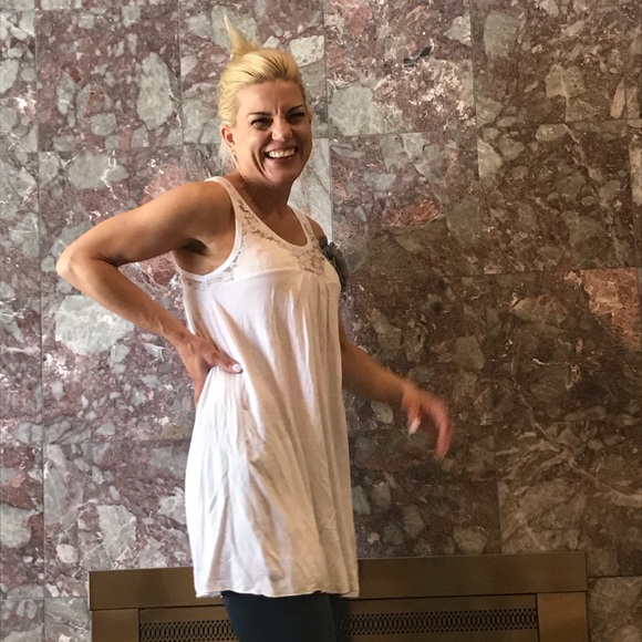 Flower white top - Picture 7 of 8